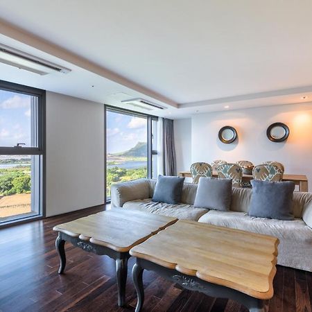 Brown Suites Hotel And Resort Jeju Bagian luar foto
