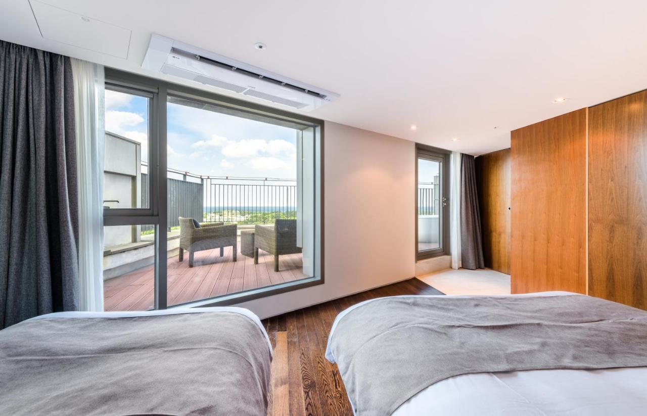 Brown Suites Hotel And Resort Jeju Bagian luar foto