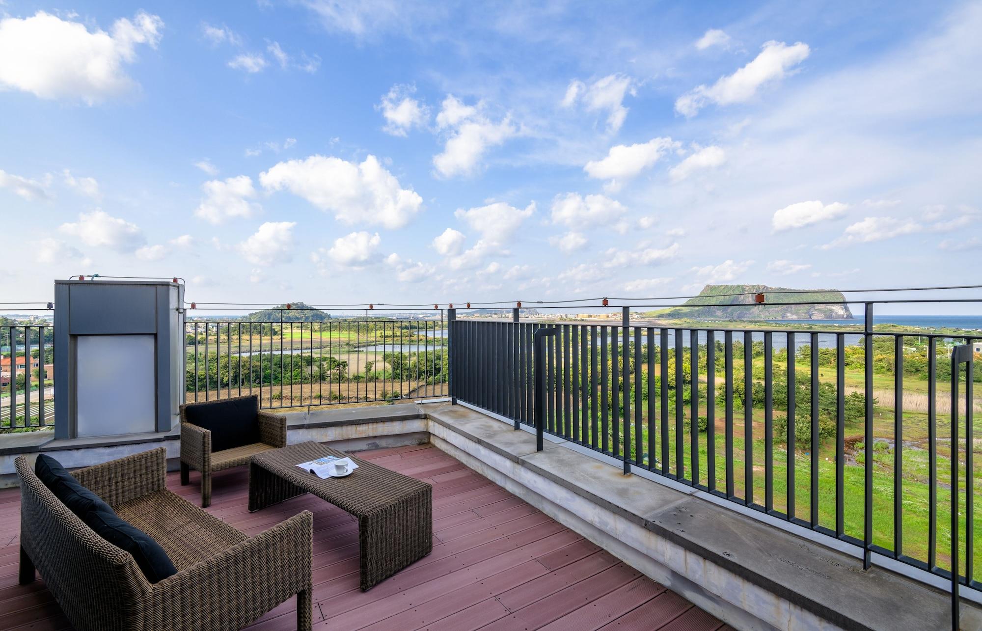 Brown Suites Hotel And Resort Jeju Bagian luar foto