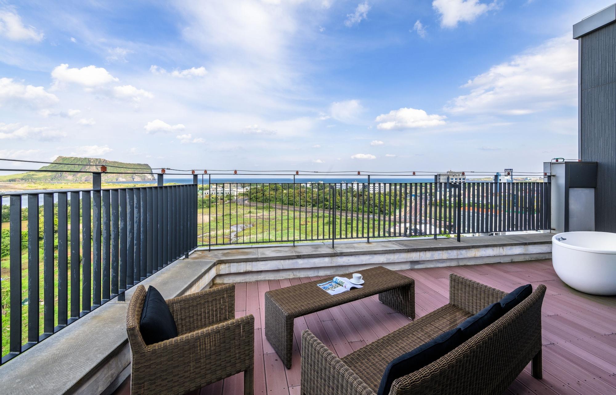 Brown Suites Hotel And Resort Jeju Bagian luar foto