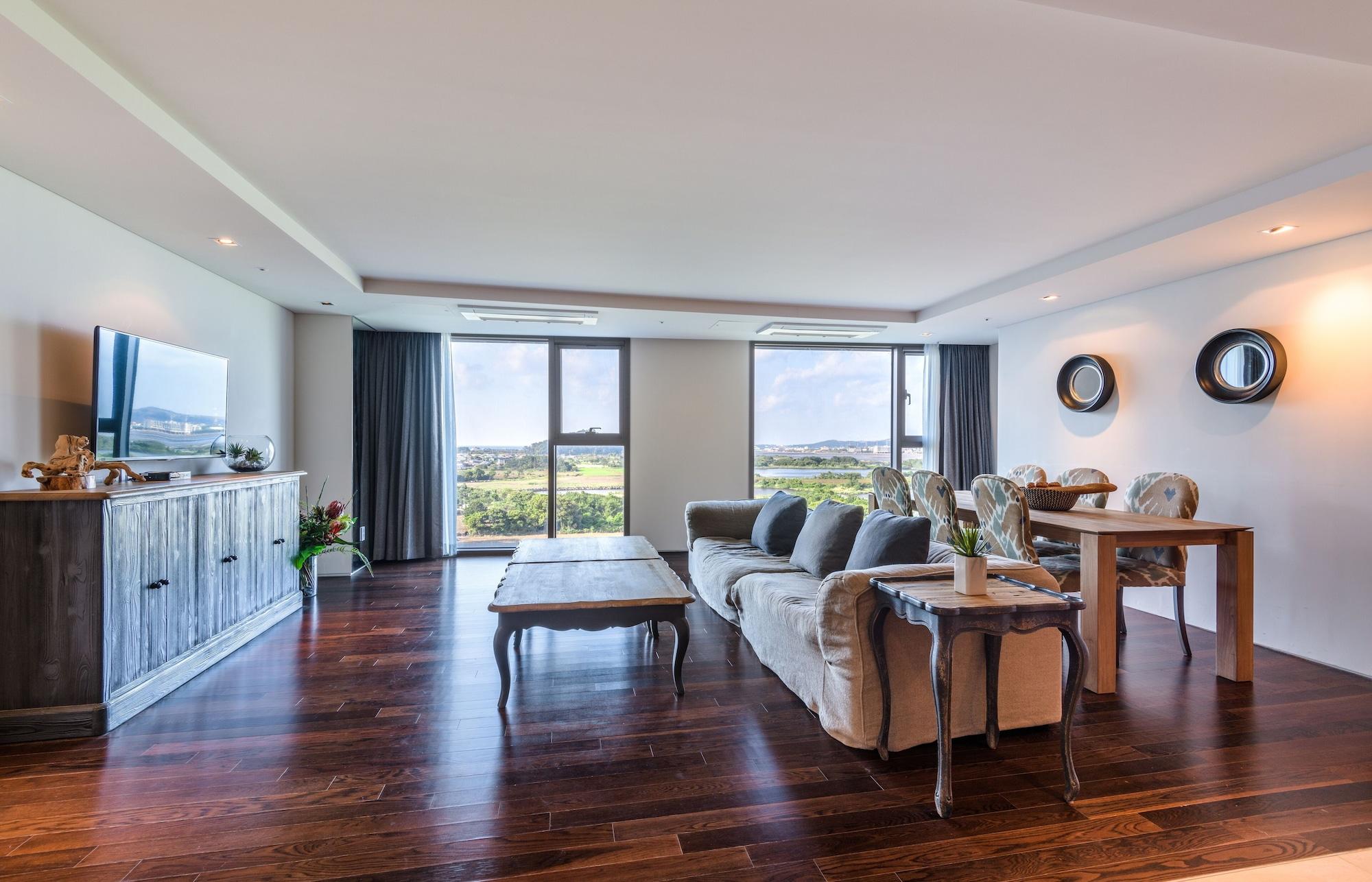 Brown Suites Hotel And Resort Jeju Bagian luar foto