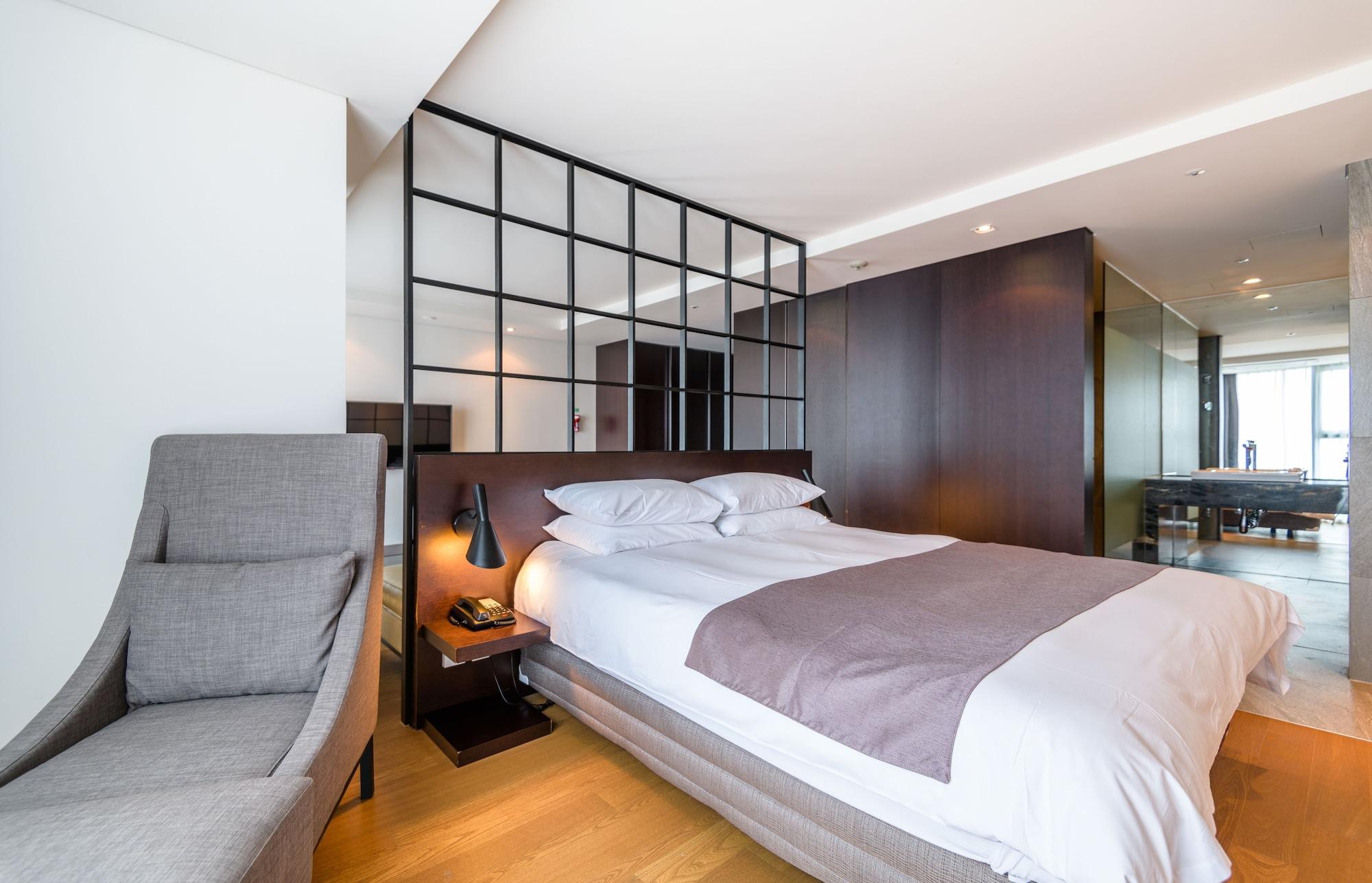 Brown Suites Hotel And Resort Jeju Bagian luar foto