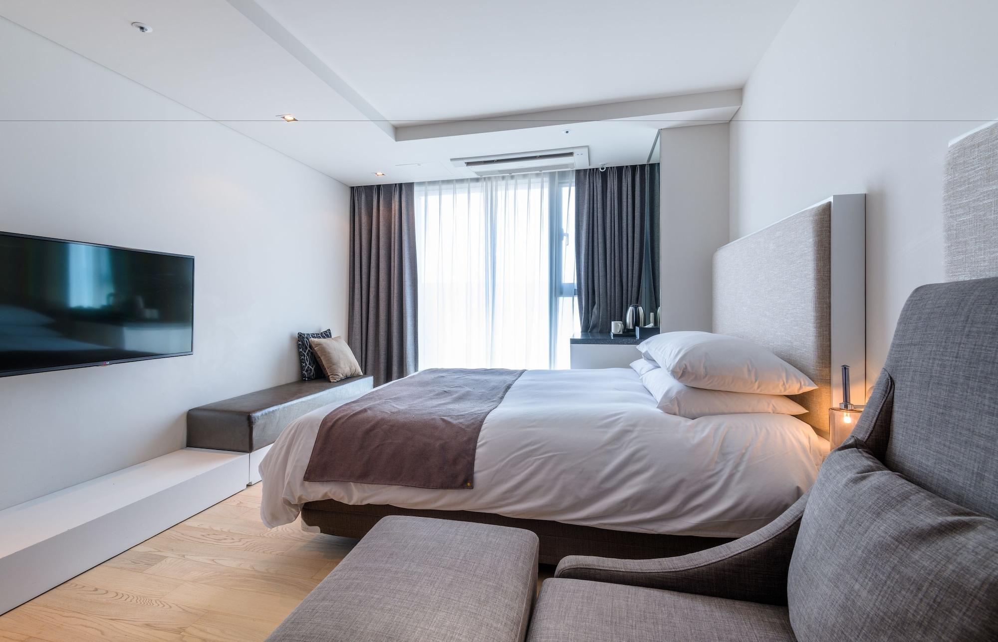 Brown Suites Hotel And Resort Jeju Bagian luar foto