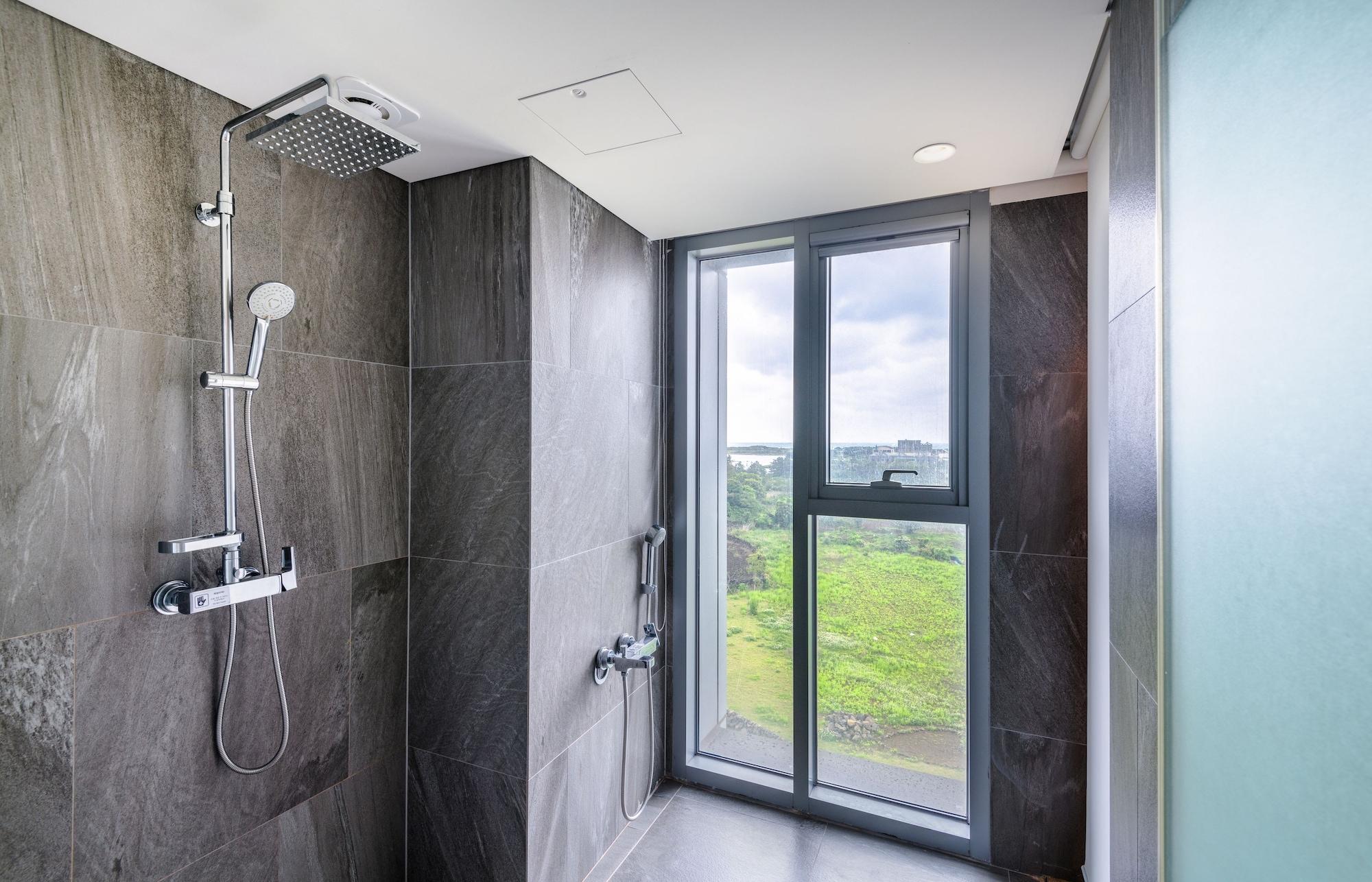 Brown Suites Hotel And Resort Jeju Bagian luar foto