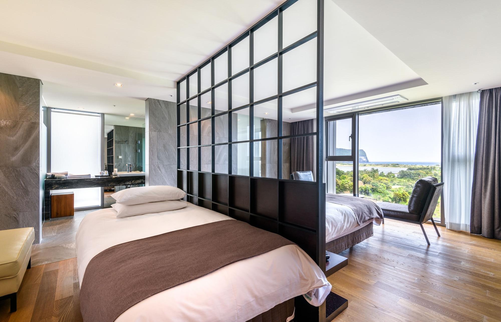 Brown Suites Hotel And Resort Jeju Bagian luar foto