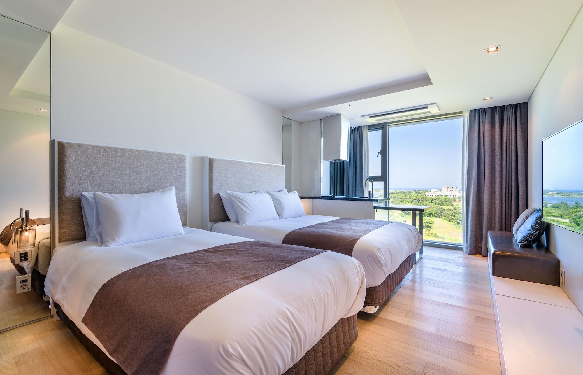 Brown Suites Hotel And Resort Jeju Bagian luar foto
