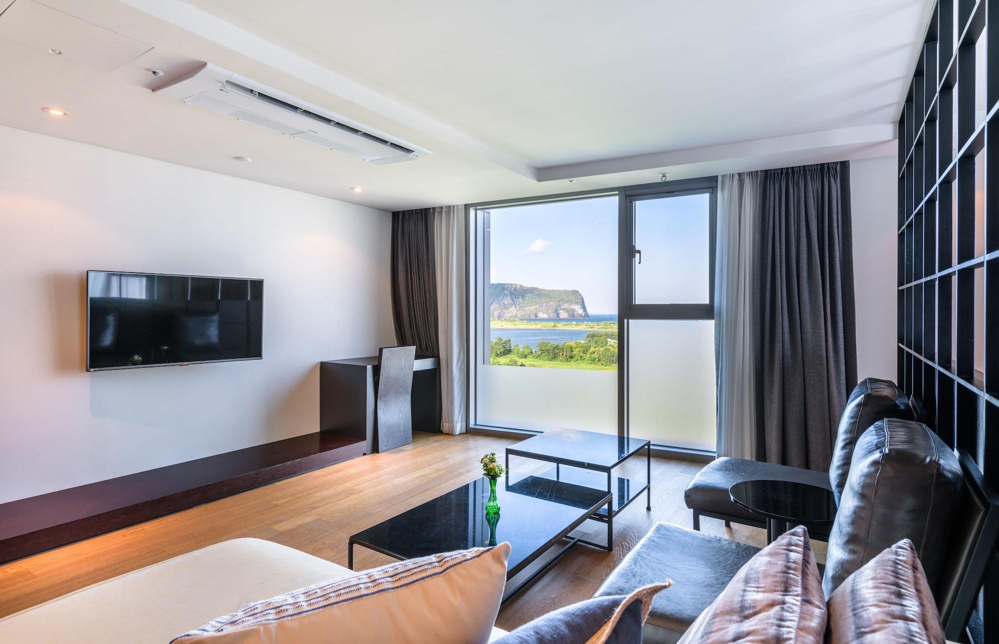 Brown Suites Hotel And Resort Jeju Bagian luar foto