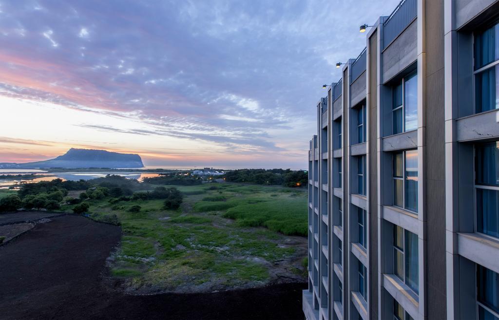 Brown Suites Hotel And Resort Jeju Bagian luar foto
