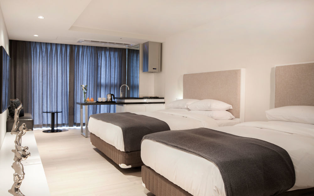 Brown Suites Hotel And Resort Jeju Bagian luar foto