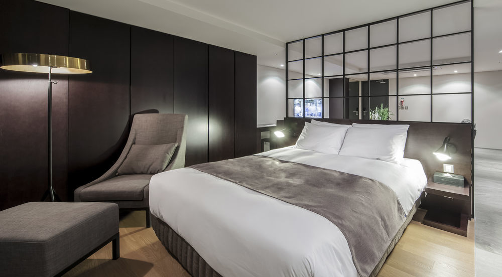Brown Suites Hotel And Resort Jeju Bagian luar foto