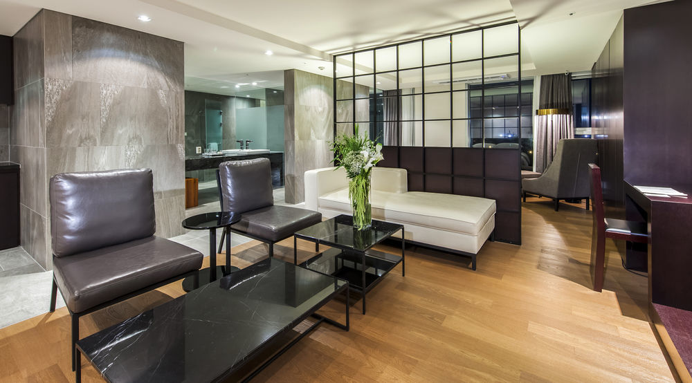 Brown Suites Hotel And Resort Jeju Bagian luar foto
