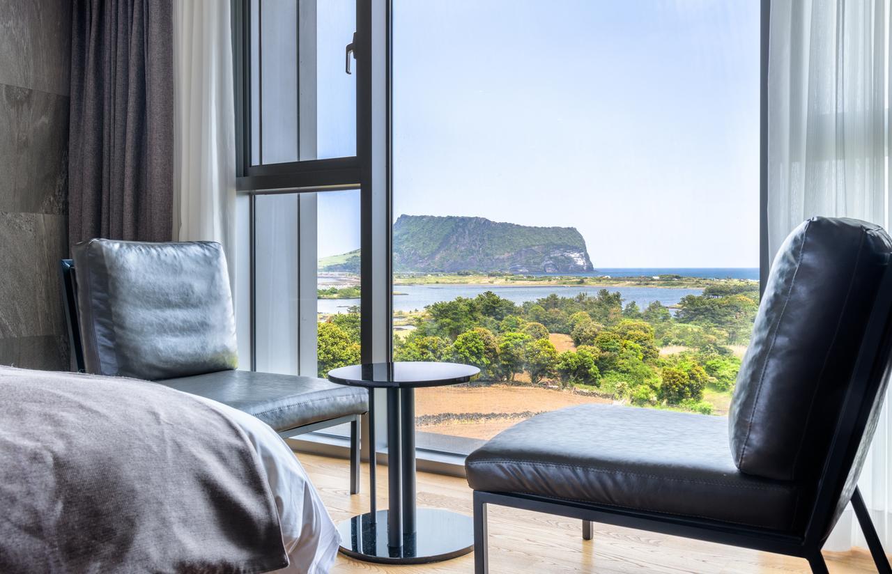 Brown Suites Hotel And Resort Jeju Bagian luar foto