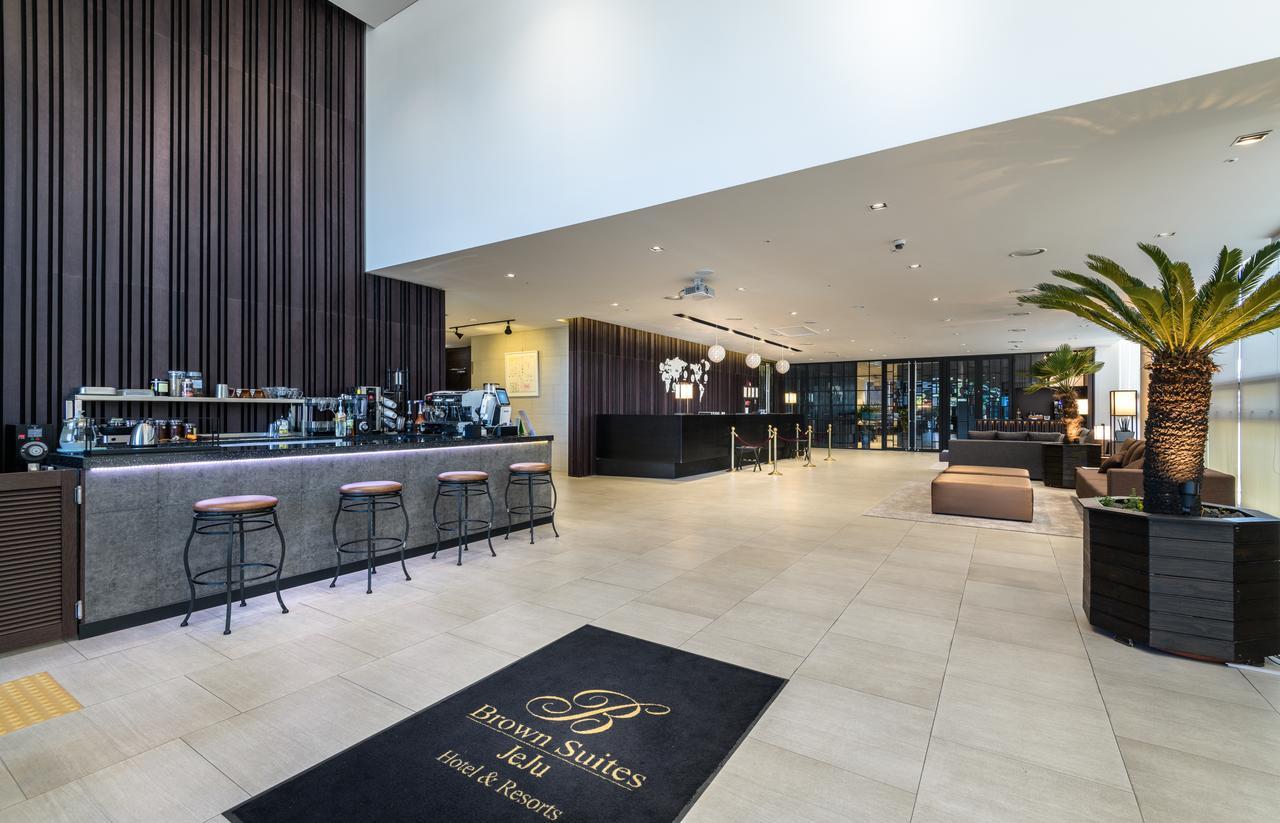 Brown Suites Hotel And Resort Jeju Bagian luar foto