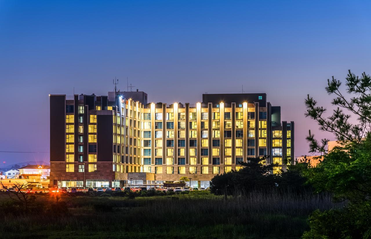 Brown Suites Hotel And Resort Jeju Bagian luar foto
