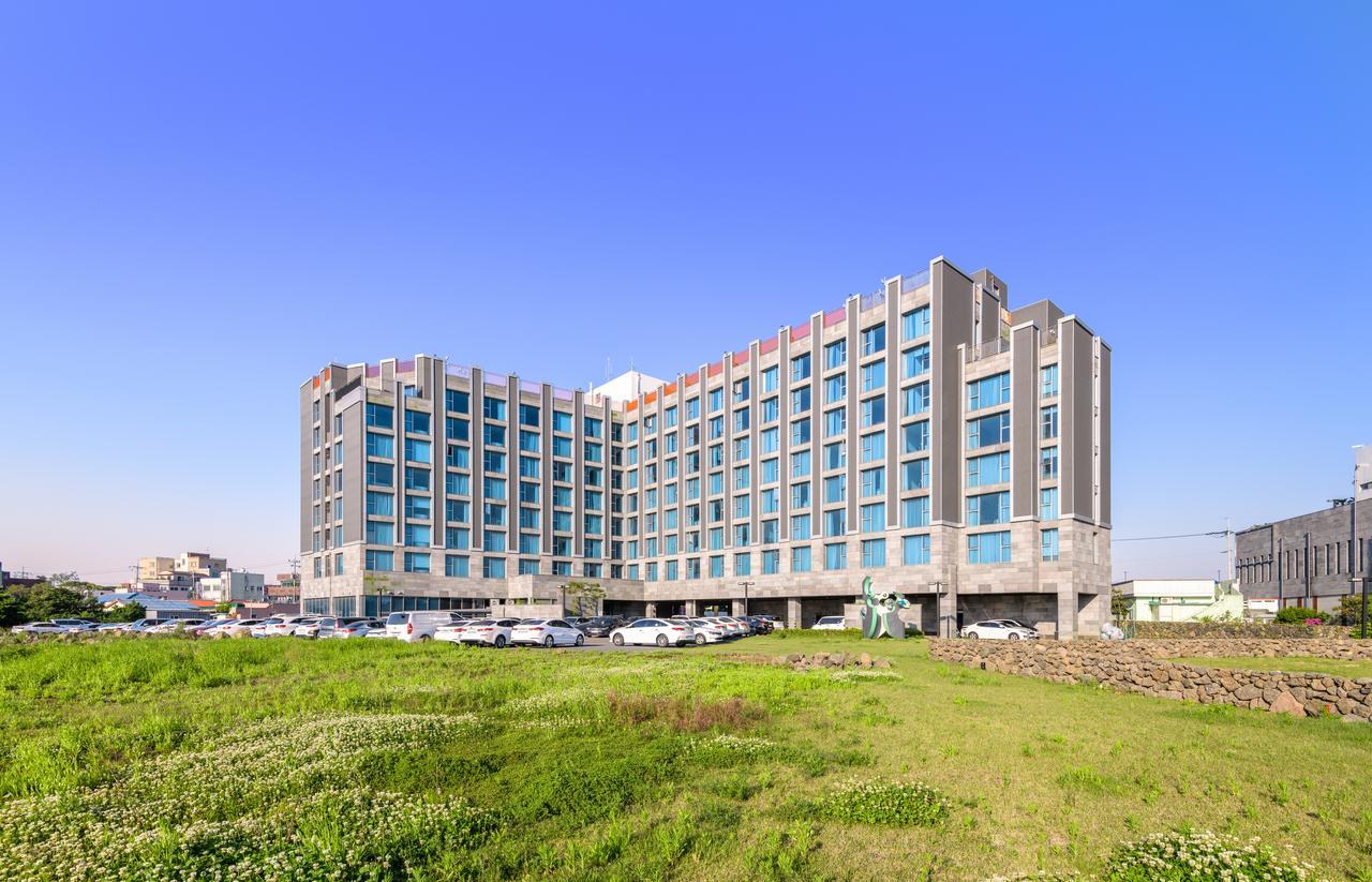 Brown Suites Hotel And Resort Jeju Bagian luar foto