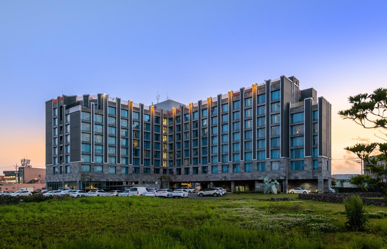 Brown Suites Hotel And Resort Jeju Bagian luar foto